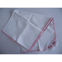 Fralda com pés rosa