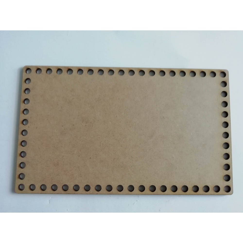 BASE RETANGULAR COM FUROS 25X15CM